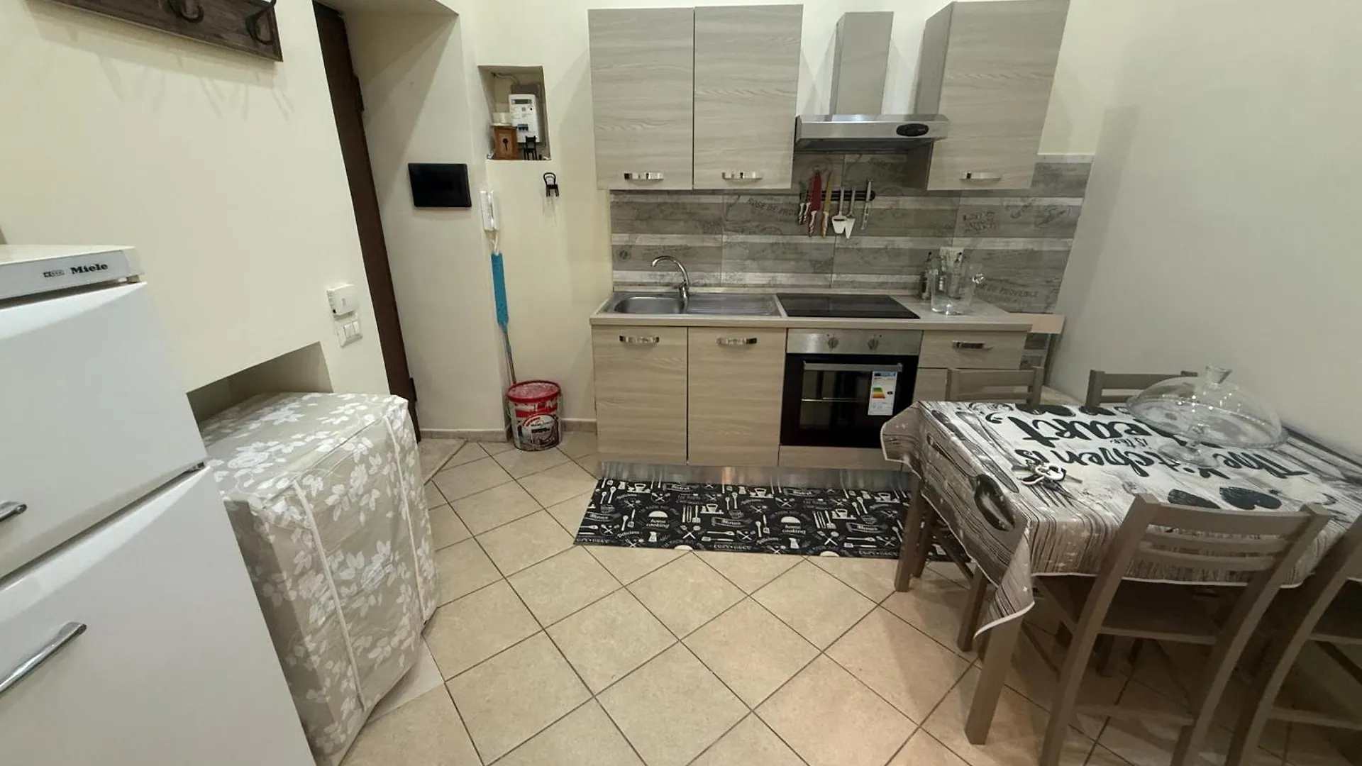 Defender House Apartment Naples 0*,  Italy